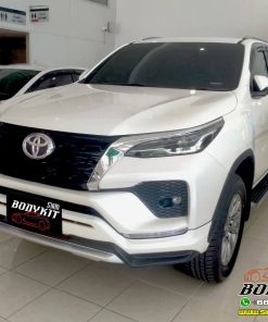 Alternative view of F1 Bodykit for Toyota Fortuner MC 2020-2021 (COLOR)