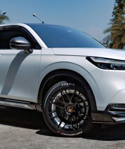 Alternative view of RS Sport Bodykit for Honda HR-V 2022 (Glossy black with silver bronze color)