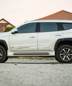 Alternative view of FJ Bodykit for Mitsubishi Pajero 2015-2018 (COLOR)